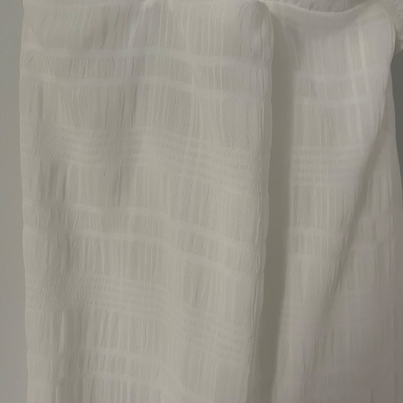 Flowy white dress with cut-outs - Picture 2 of 3